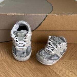 New Balance 990 V5 Grey/White Crib Sneakers- SZ   2 C